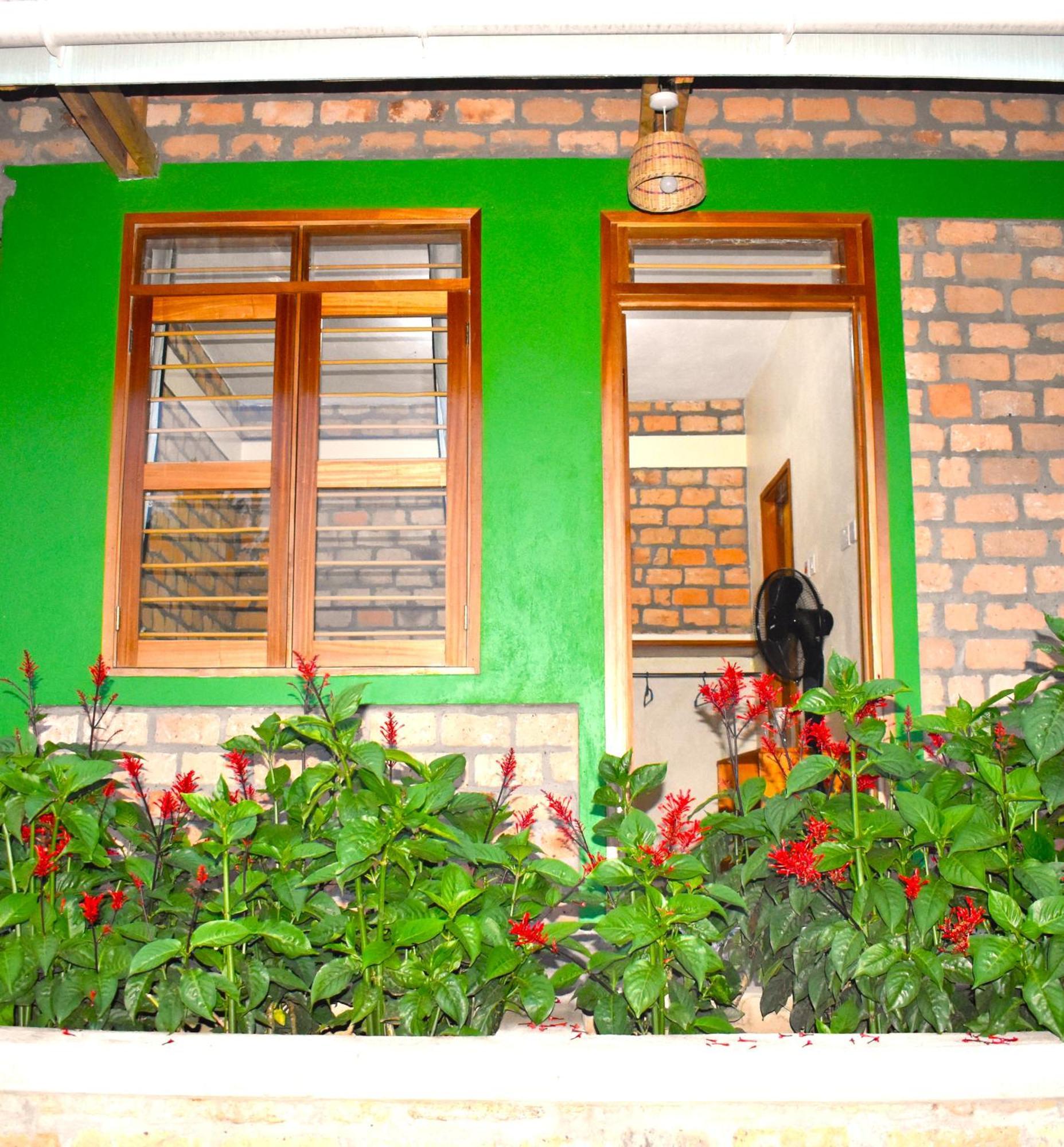 Iziba Lodge - Hoima Buitenkant foto